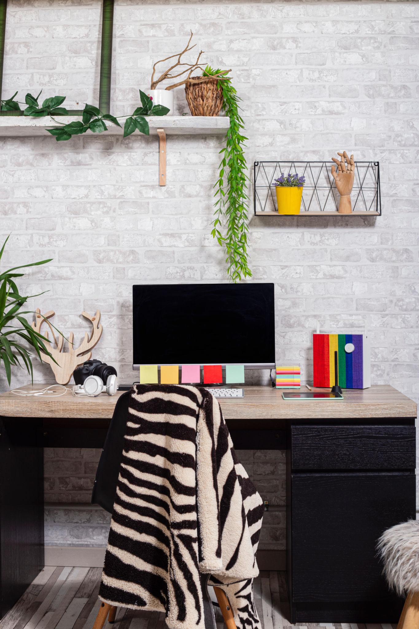 desk 3